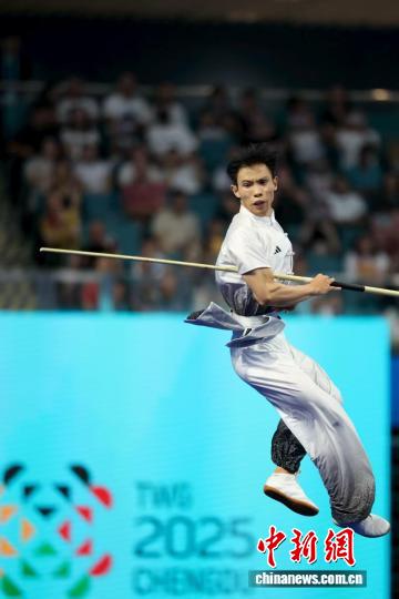 成都世运会高久尚夺得长拳-刀术-棍术冠军：家门