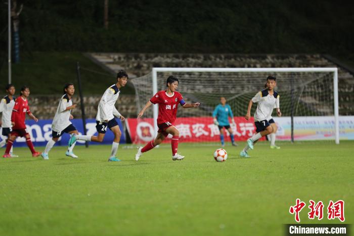 海南琼中举办新疆与海南青少年女足友谊赛，推