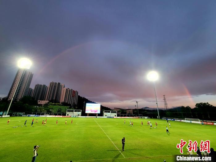 海南琼中举办新疆与海南青少年女足友谊赛，推