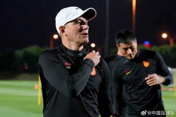 国足01负卡塔尔 出线希望渺茫陷困境