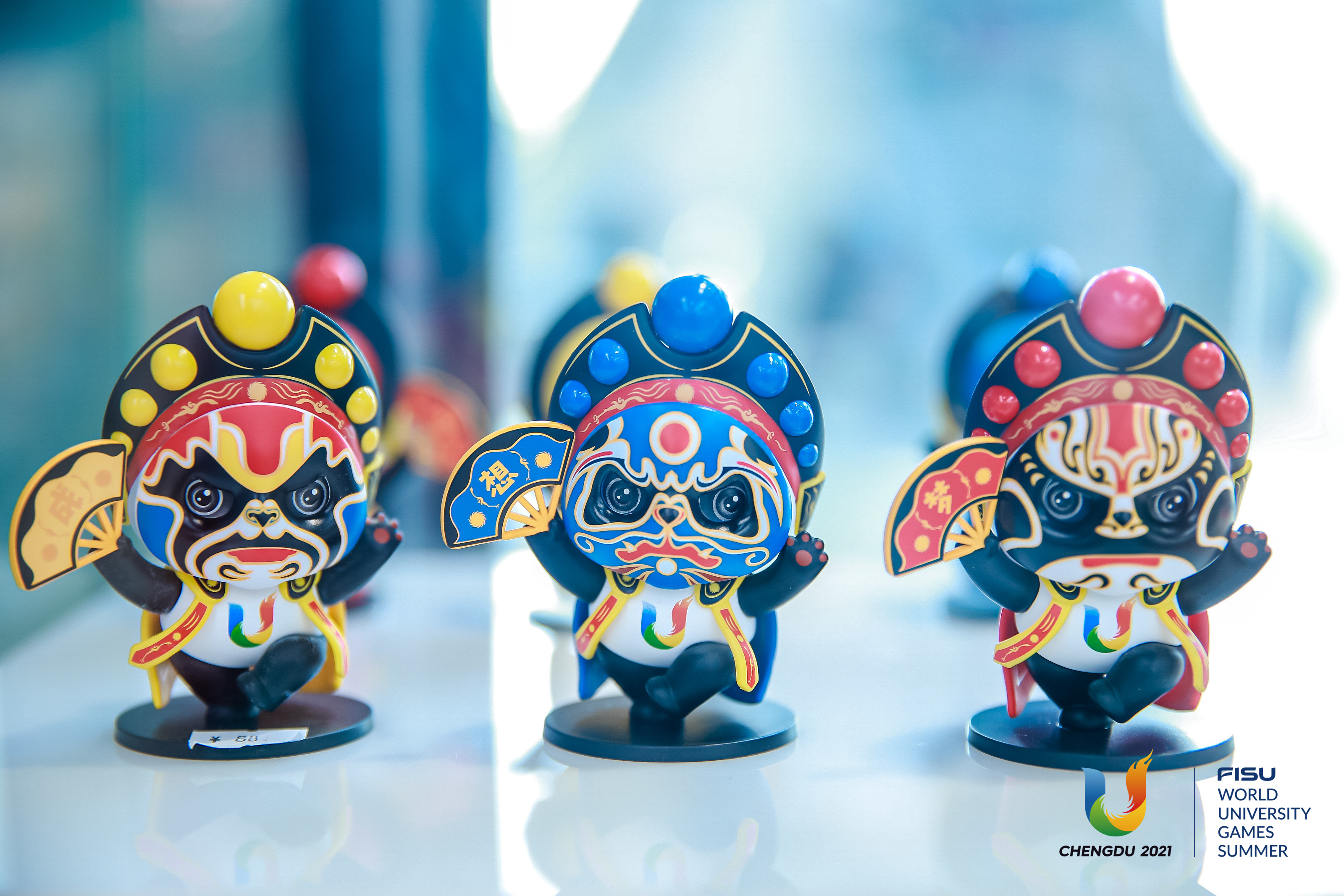 成都大运会倒计时100天 鸟巢特许商店千款商品亮