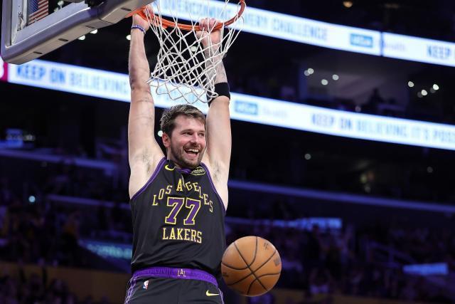 东契奇42分引领湖人3月狂飙 詹姆斯让权成第三火