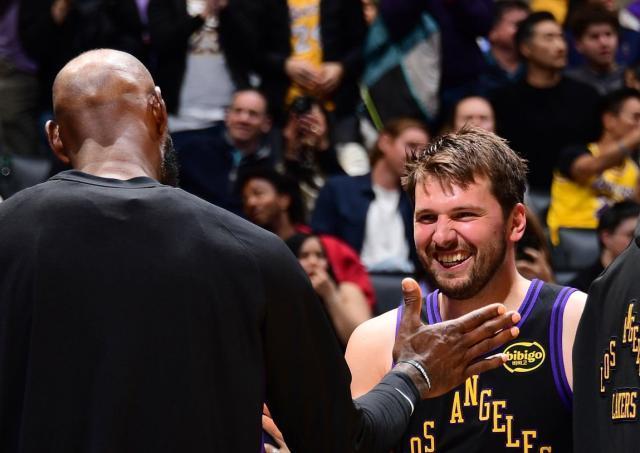 东契奇42分引领湖人3月狂飙 詹姆斯让权成第三火