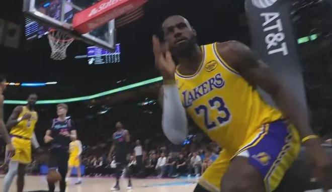 詹姆斯追平历史出场数纪录 东契奇两战狂砍100分