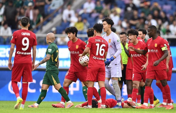 李镇全辱骂外援遭禁赛罚款 俱乐部老板承担罚款